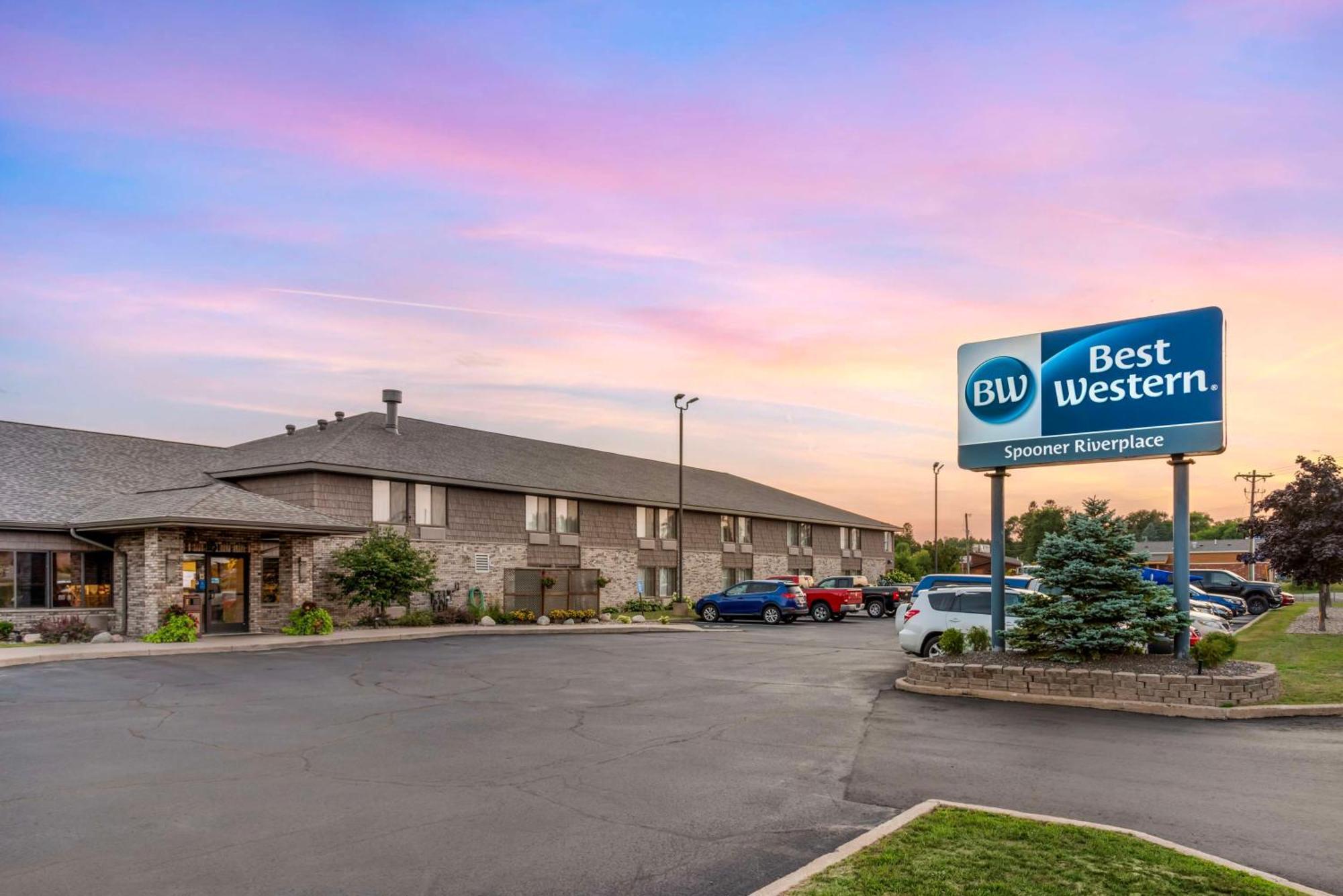 Best Western Spooner Riverplace Екстериор снимка